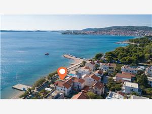 Apartmaji Ivan by the sea Vodice, Kvadratura 70,00 m2, Oddaljenost od morja 10 m