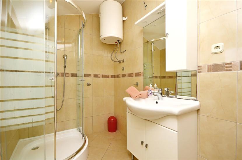 Apartment A1, for 5 persons