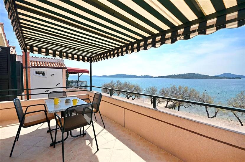 Apartment A1, for 5 persons