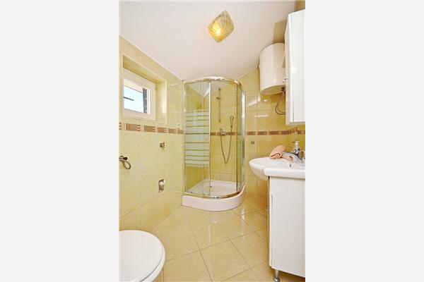 Apartment A1, for 5 persons