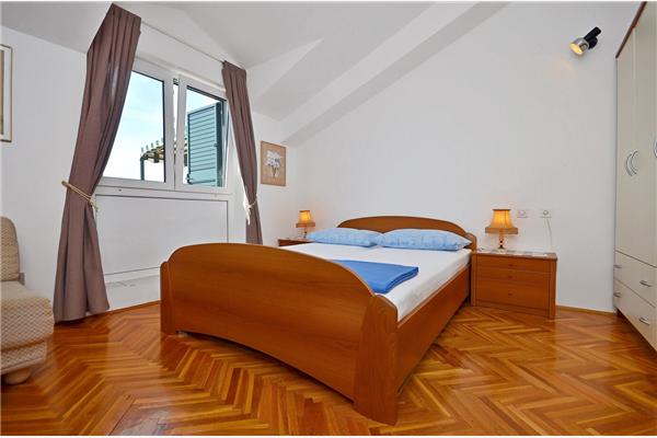 Apartment A1, for 5 persons