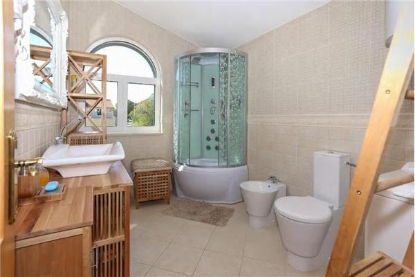 Hiša K1, na 8 osebe