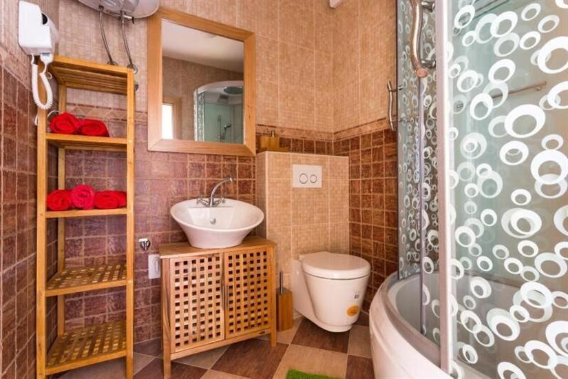 Hiša K1, na 8 osebe