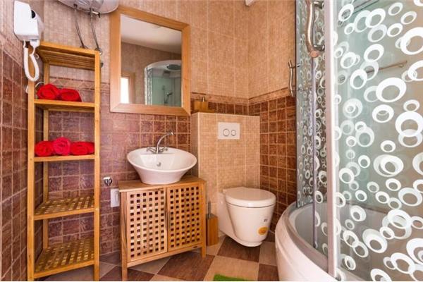 Hiša K1, na 8 osebe