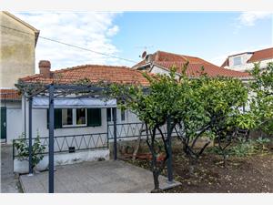 Hiša Frane Supetar - otok Brac, Kvadratura 50,00 m2, Oddaljenost od morja 200 m, Oddaljenost od centra 50 m