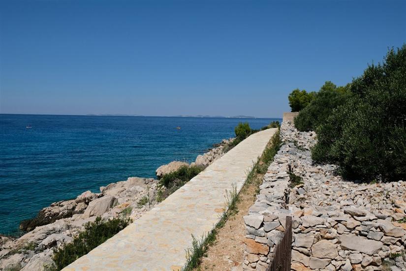 Hiša Robinson house