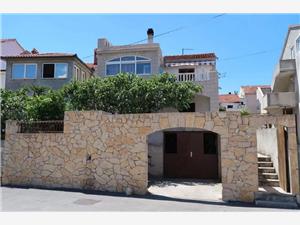 Apartment Middle Dalmatian islands,BookBrtiFrom 58 €