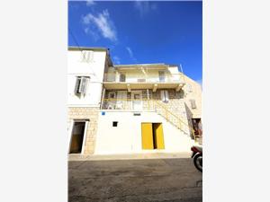 Apartments Mat Vis - island Vis, Size 32.00 m2, Airline distance to town centre 150 m