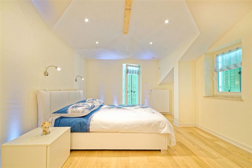 Kuća K1, za 8 osoba/e