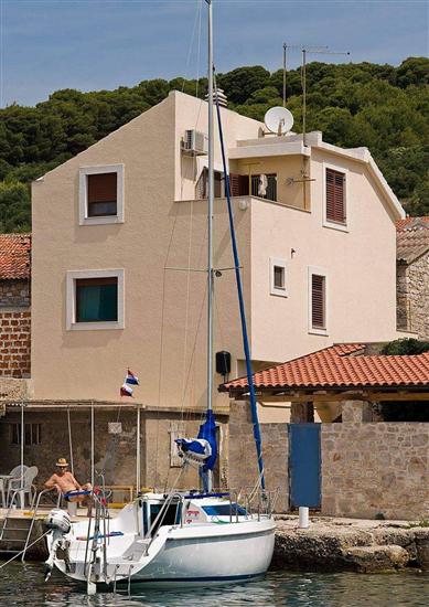 Apartment Mirni by the sea