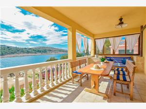 House Petra Zirje - island Zirje, Remote cottage, Size 100.00 m2, Airline distance to the sea 30 m