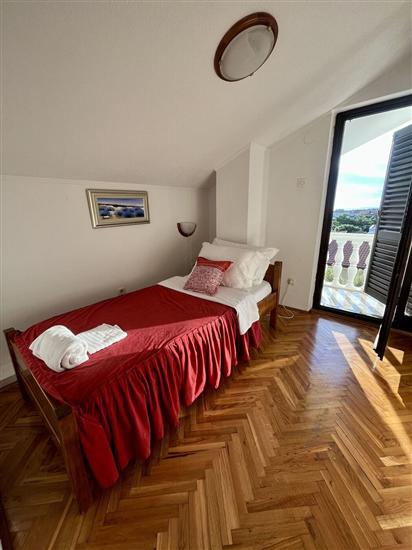 Apartment A6, for 5 persons