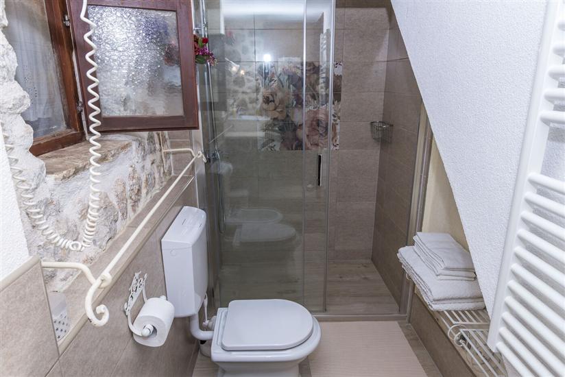 Hiša K1, na 5 osebe