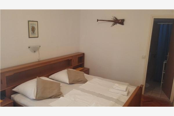 Room S1, for 2 persons