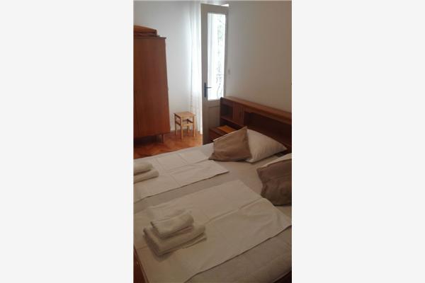 Room S1, for 2 persons