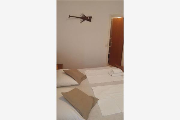 Room S1, for 2 persons