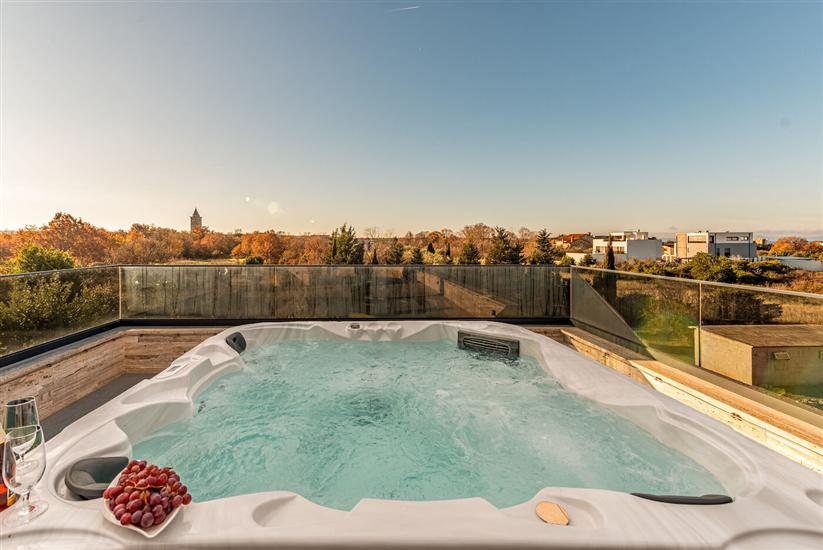 Kuća K1, za 10 osoba/e