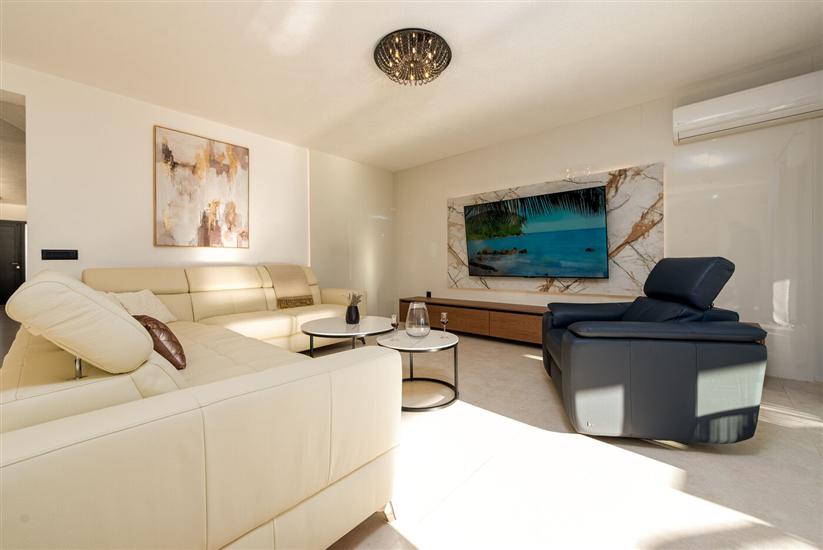 Kuća K1, za 10 osoba/e