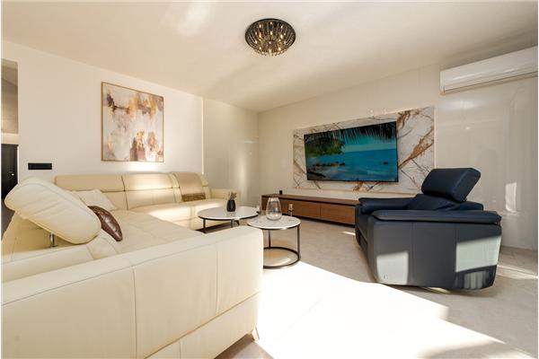 Kuća K1, za 10 osoba/e