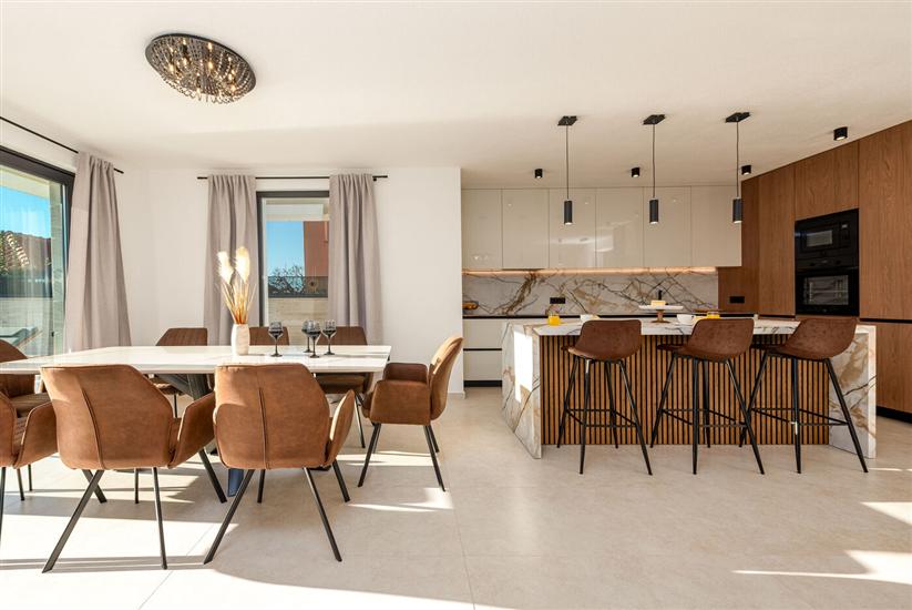 Kuća K1, za 10 osoba/e