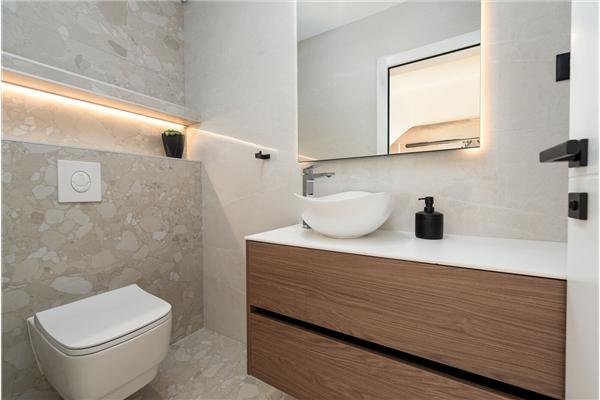 Kuća K1, za 10 osoba/e