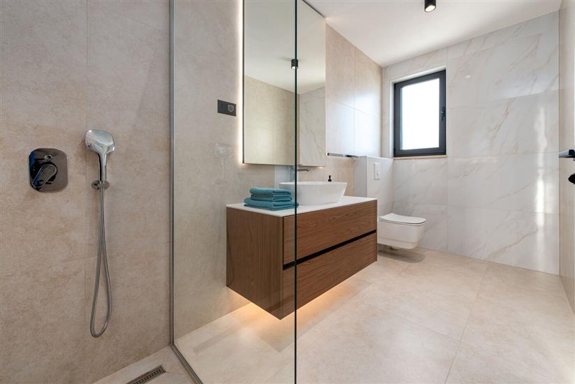 Kuća K1, za 10 osoba/e