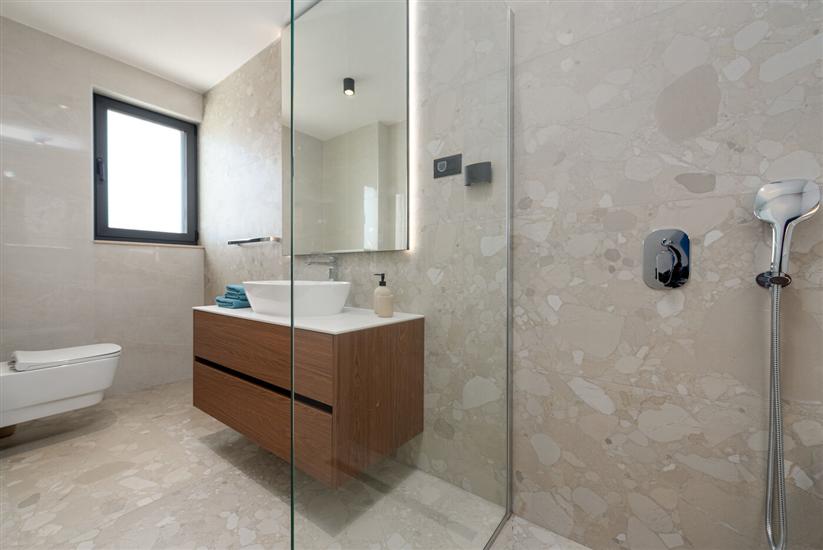 Kuća K1, za 10 osoba/e