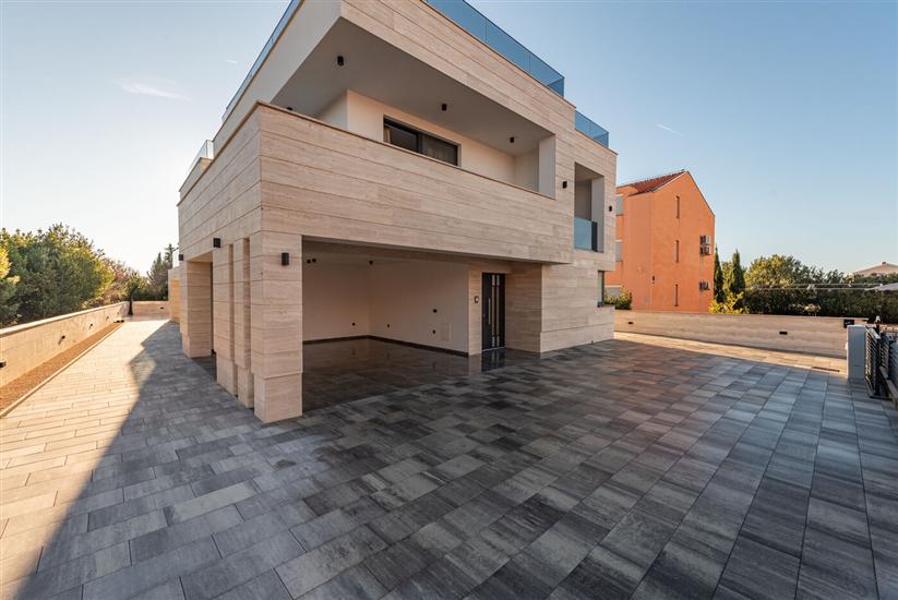 Kuća K1, za 10 osoba/e