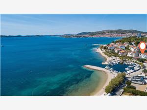 Apartmaji Nada SeaView Vodice, Kvadratura 35,00 m2, Oddaljenost od morja 20 m, Oddaljenost od centra 800 m