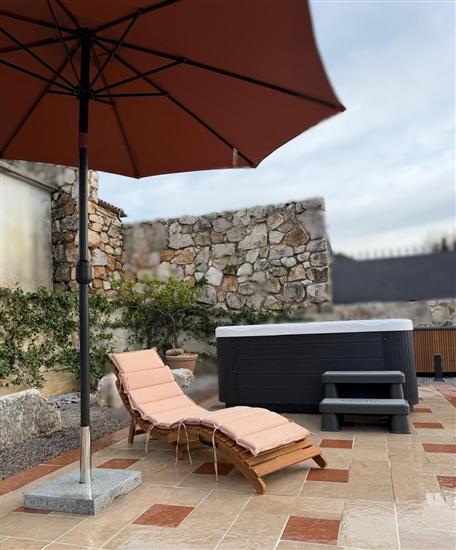 Hus Stara kuća-old stone house