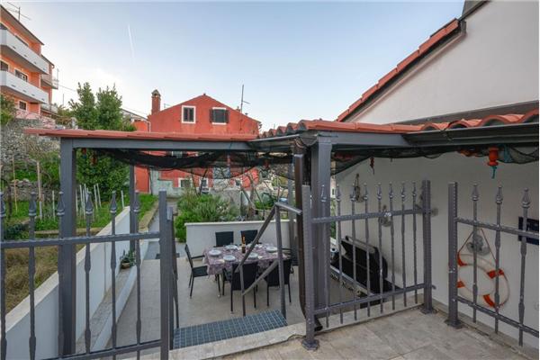 Apartment A2, for 6 persons