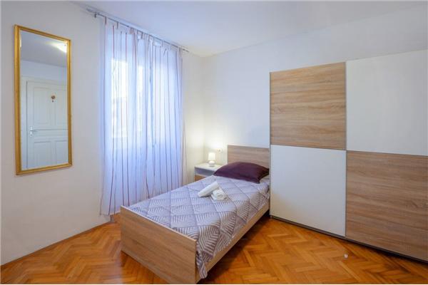 Apartment A2, for 6 persons