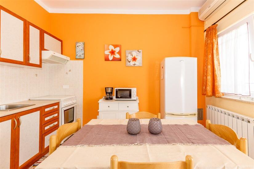 Apartment A1, for 5 persons