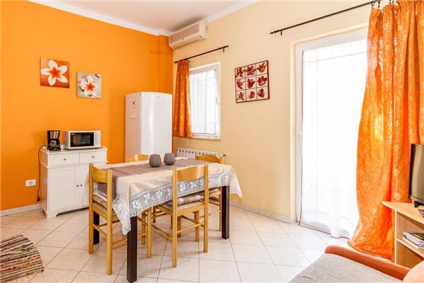 Apartment A1, for 5 persons