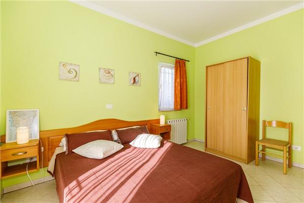 Apartment A1, for 5 persons