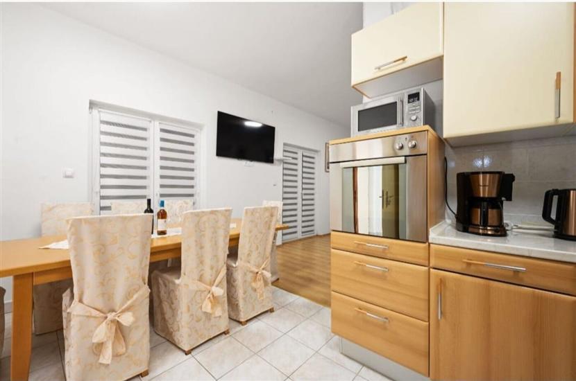 Hiša K1, na 8 osebe