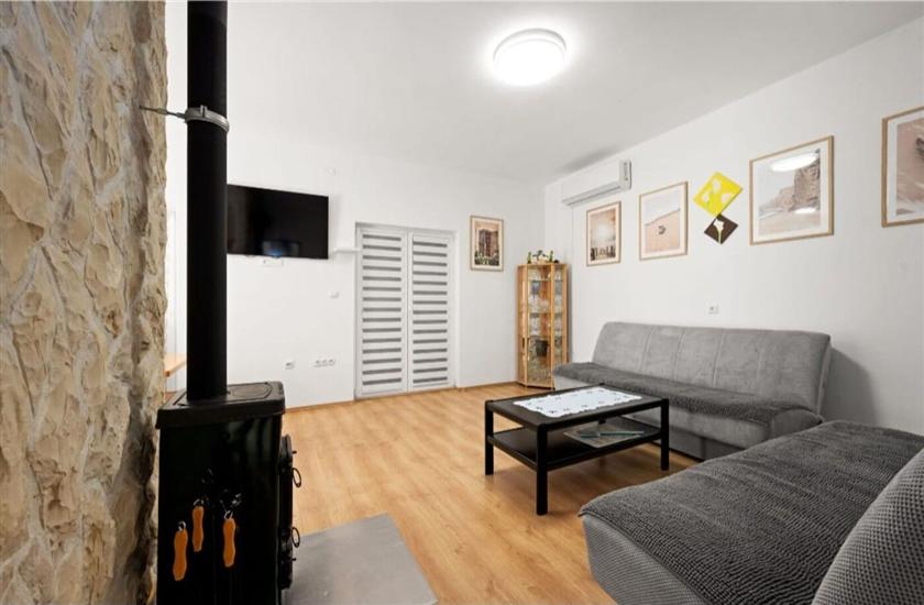 Hiša K1, na 8 osebe