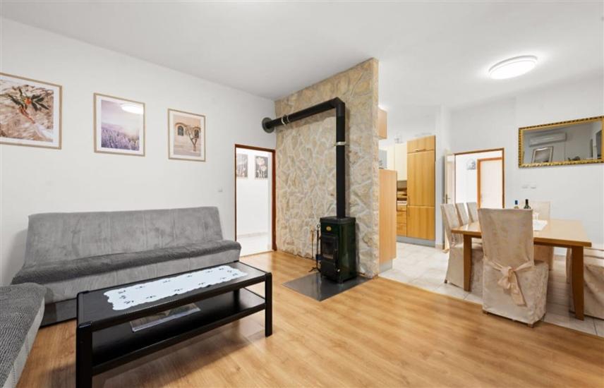 Hiša K1, na 8 osebe