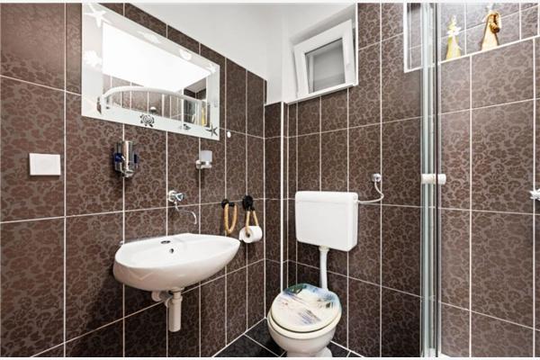 Hiša K1, na 8 osebe