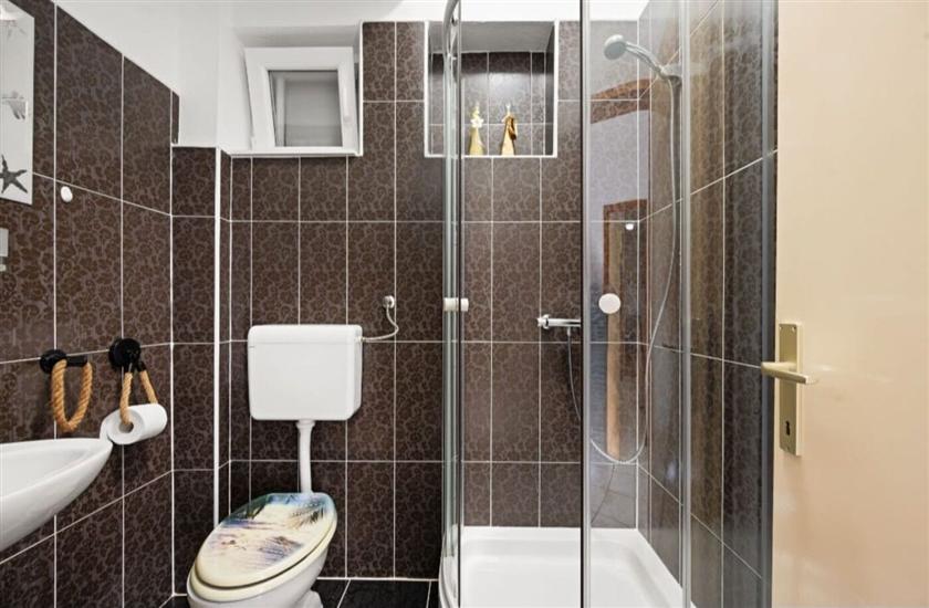 Hiša K1, na 8 osebe