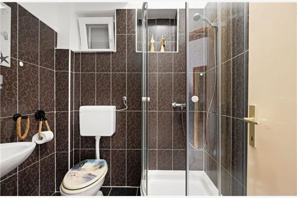 Hiša K1, na 8 osebe