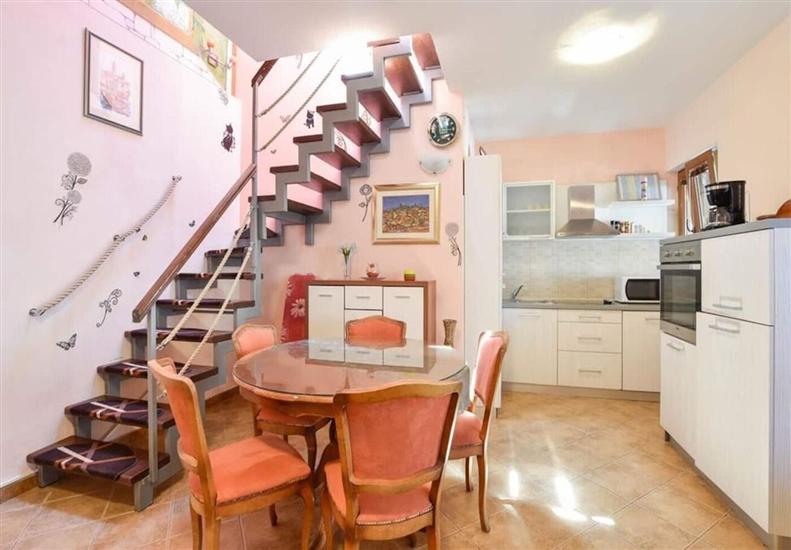 House K1, for 12 persons