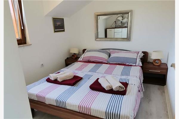 House K1, for 12 persons