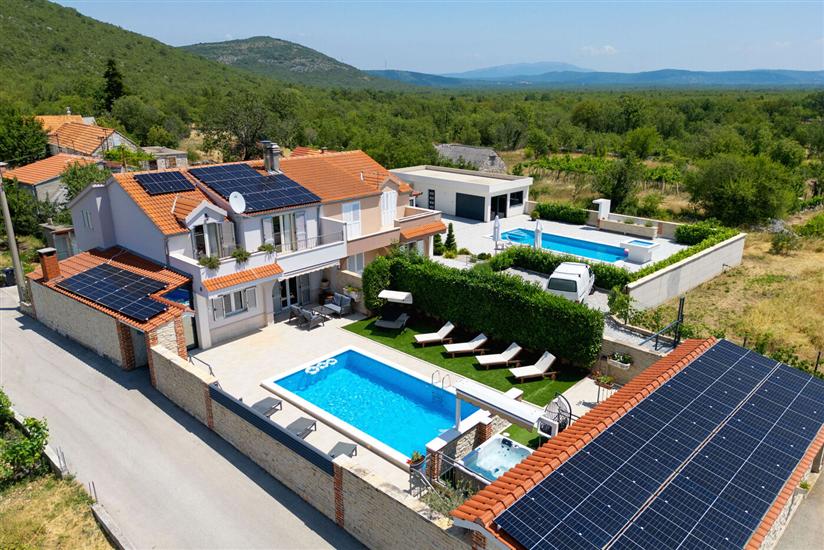 Villa Peaceful Valley with heated pool