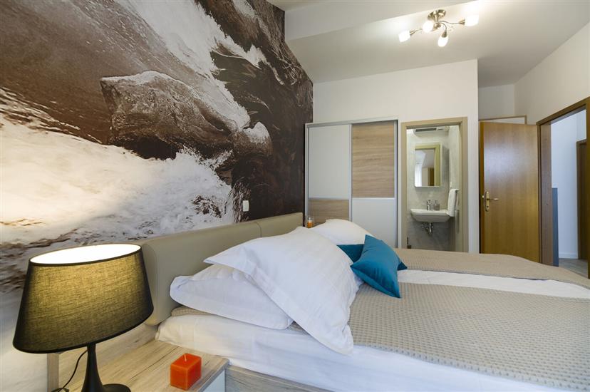 House K1, for 10 persons