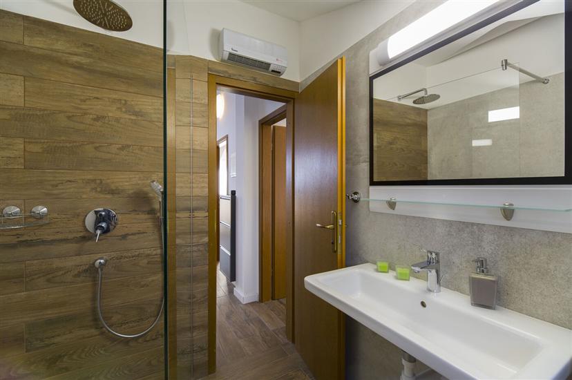 House K1, for 10 persons