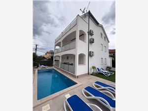 Apartments Jozak Trogir, Size 80.00 m2, Accommodation with pool, Airline distance to the sea 250 m