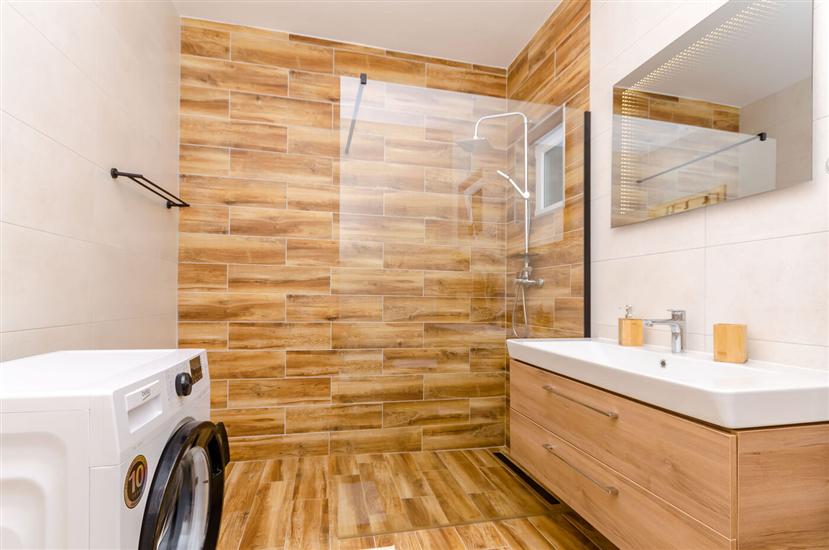 Apartment A7, for 5 persons