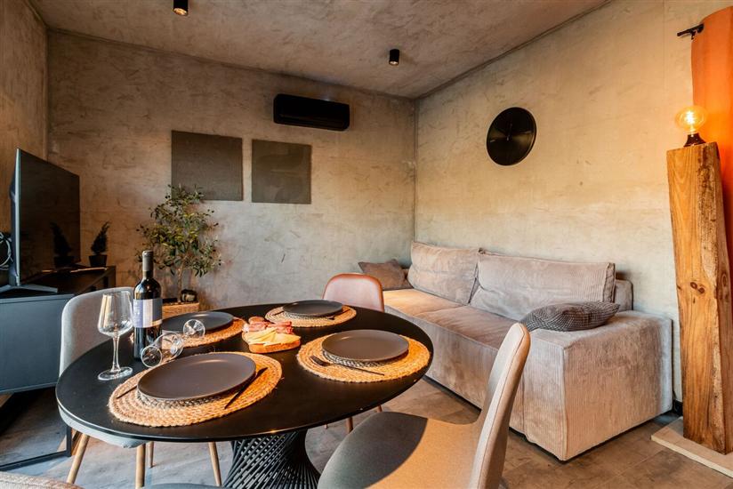 House K1, for 12 persons