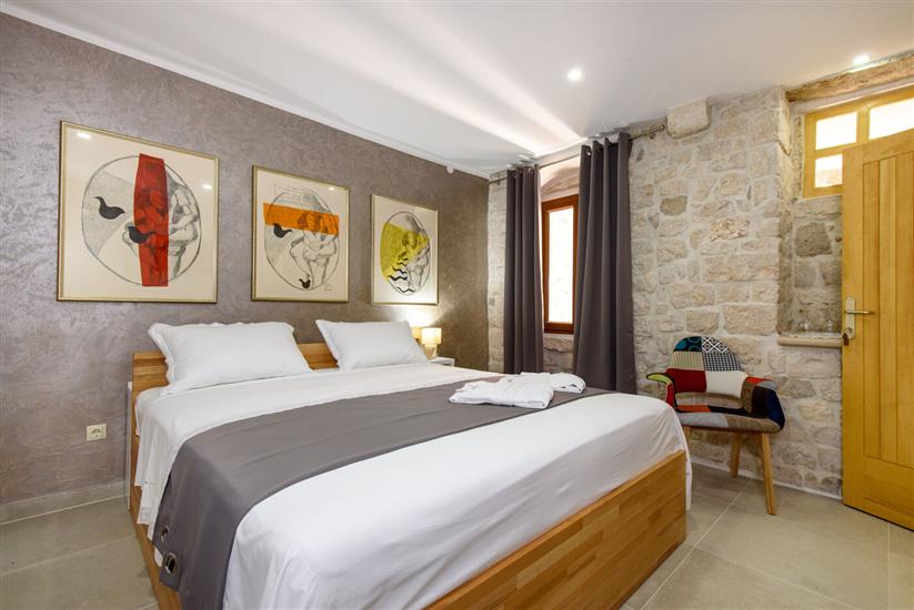 Room S1, for 2 persons